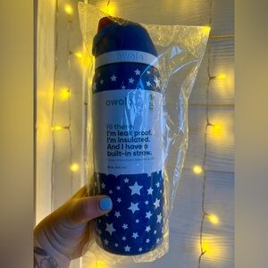 BRAND NEW Owala 32 oz Star Spangled